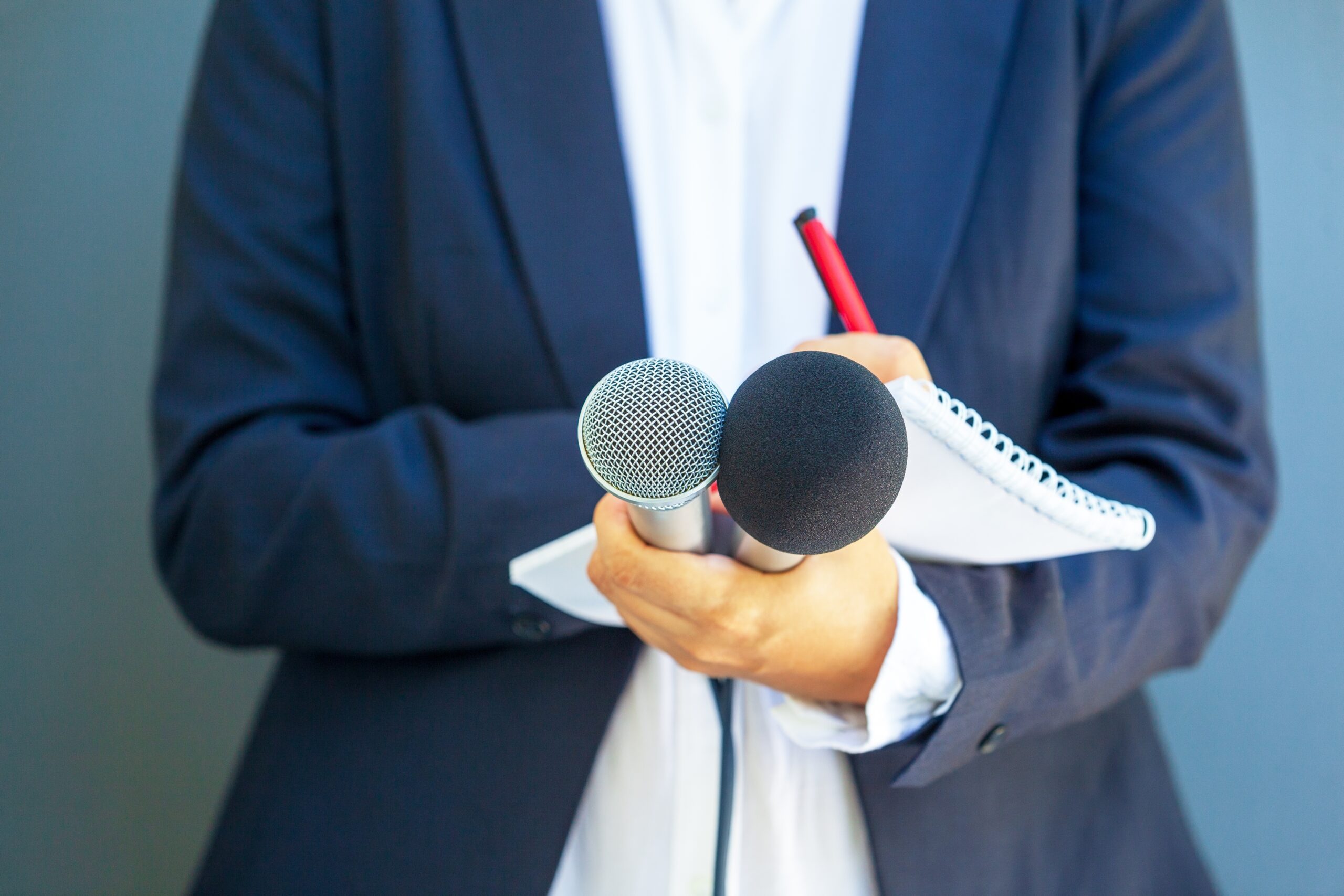 Journalist,At,Media,Event,Or,News,Conference,,Holding,Microphone,,Writing